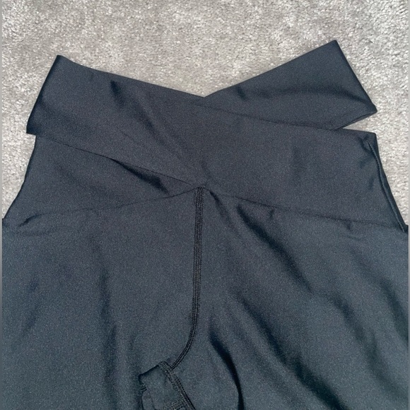 🖤Sommer Ray Cross Over Leggings - Picture 4 of 6